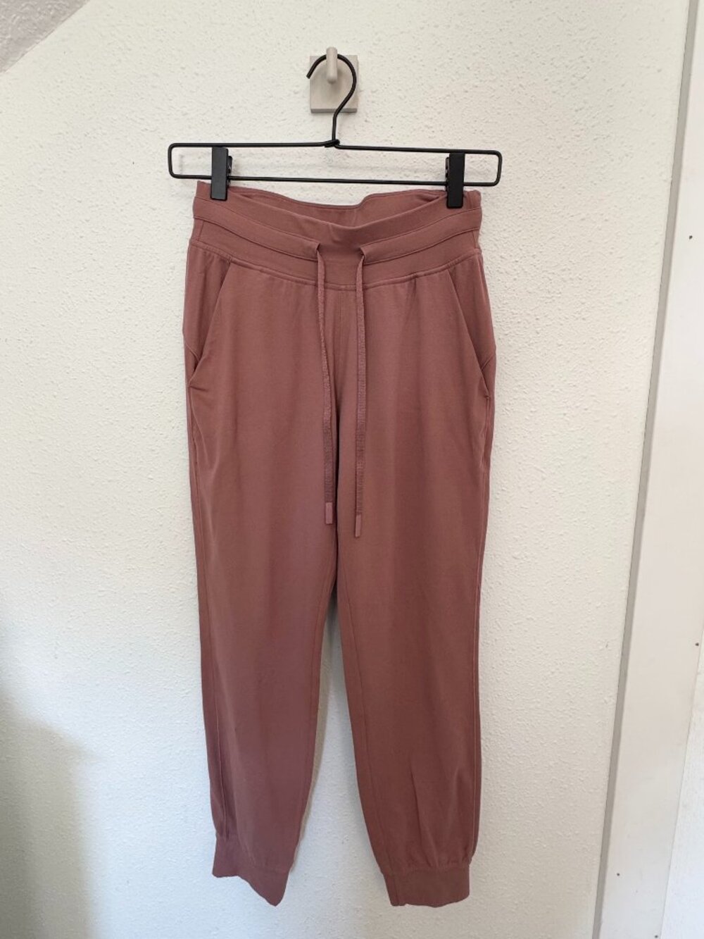 Lululemon Joggers Size 4 in Mauve Pink
